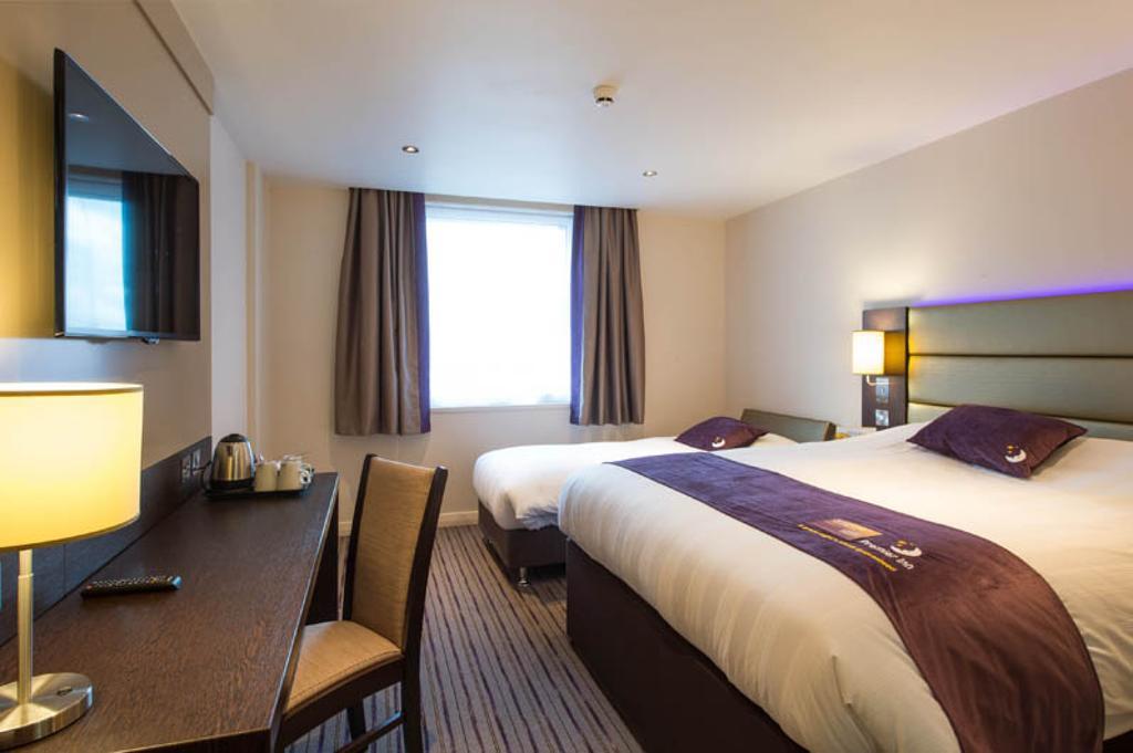 Premier Inn London Romford Central Номер фото