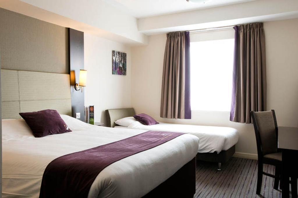 Premier Inn London Romford Central Номер фото
