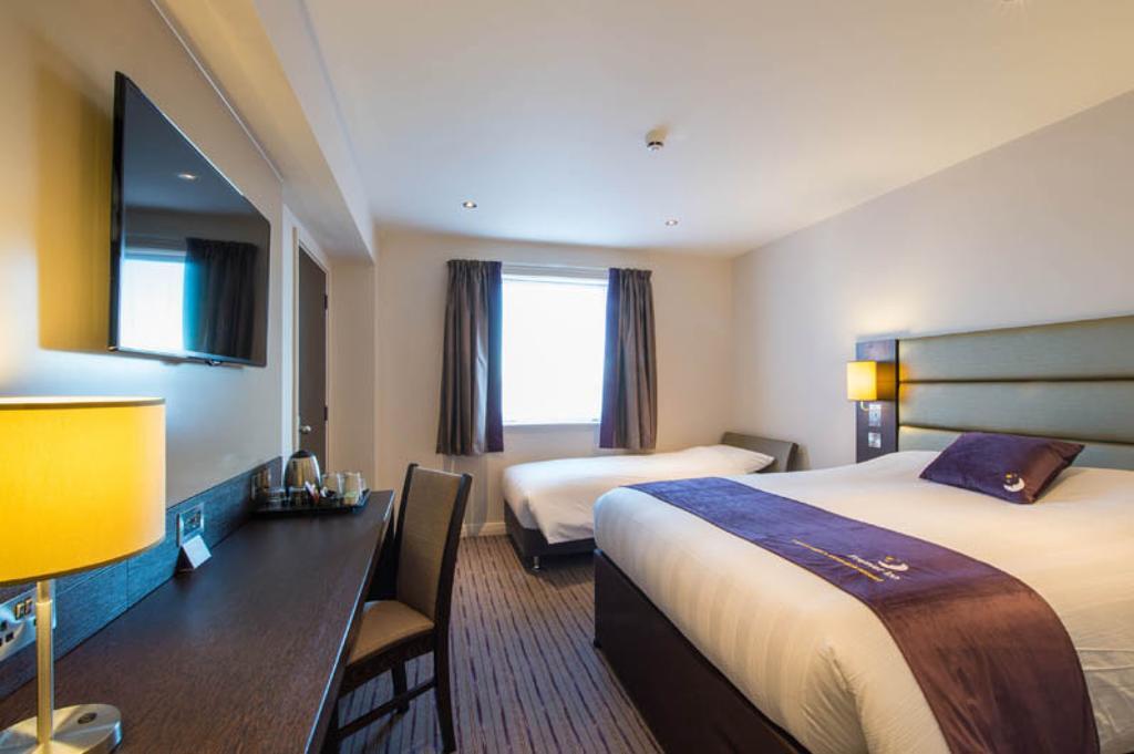 Premier Inn London Romford Central Номер фото