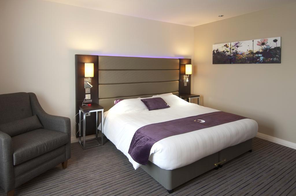 Premier Inn London Romford Central Номер фото