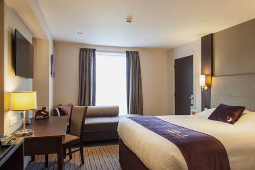 Premier Inn London Romford Central Экстерьер фото