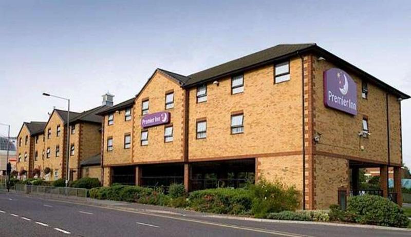 Premier Inn London Romford Central Экстерьер фото