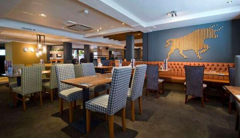 Premier Inn London Romford Central Экстерьер фото